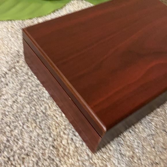 Bentley’s Tea Box - Picture 6 of 12